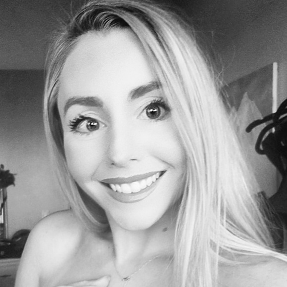 Profile Picture of Meliss Pellone (@melissapellone) on Poshmark