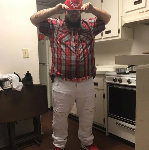 Profile Picture of Eric Perez (@eperez813) on Poshmark