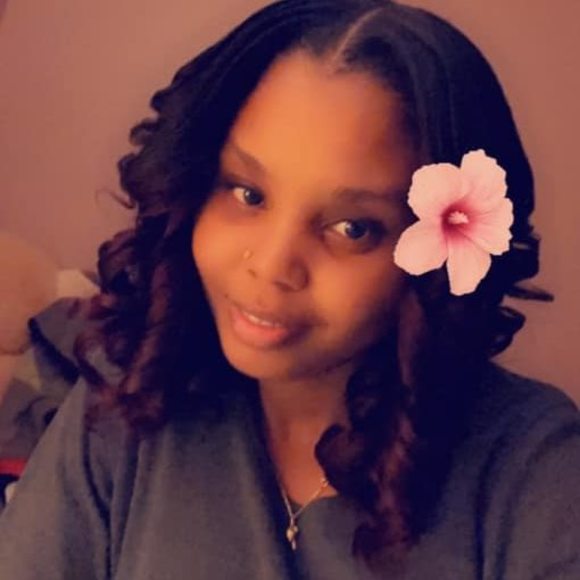 Daline Bondel - Poshmark Profile Picture of Daline Bondel (@dalinebondel) on Poshmark