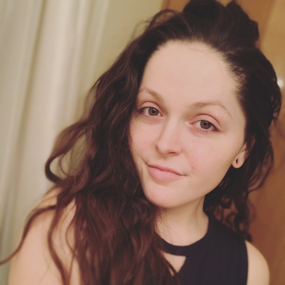 Profile Picture of Lexy Piccioni (@lexpicci) on Poshmark