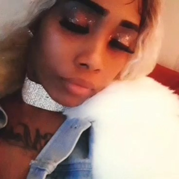 Profile Picture of Tomeshia Maoh (@honestylove2) on Poshmark