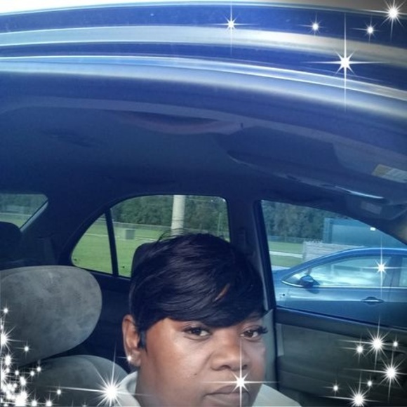 Profile Picture of Wanda Butts (@mwandabutts) on Poshmark