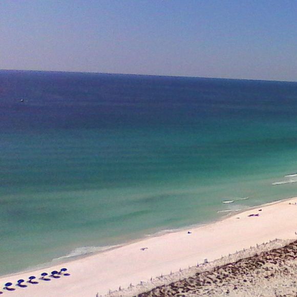 Profile Picture of Danielle Alley (@danni3085) on Poshmark