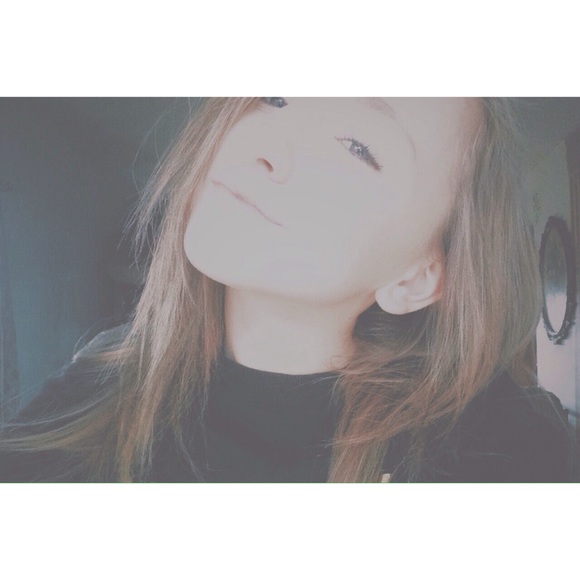 Profile Picture of Ash Burky (@ash91101) on Poshmark