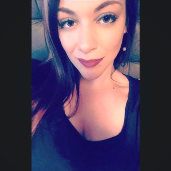 Profile Picture of Marie Pavalonis (@marie11214) on Poshmark