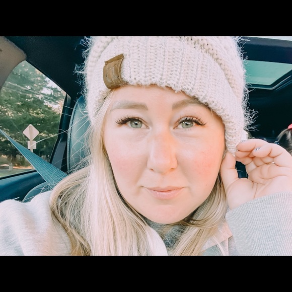 Profile Picture of Christina Grove (@grovecr) on Poshmark