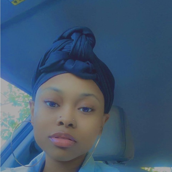 Profile Picture of Taylor Baxter (@taylorbaxter02) on Poshmark