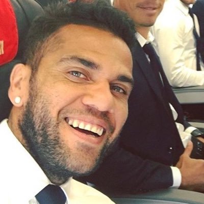 Profile Picture of Isa (@22DanielAlves) on Twitter
