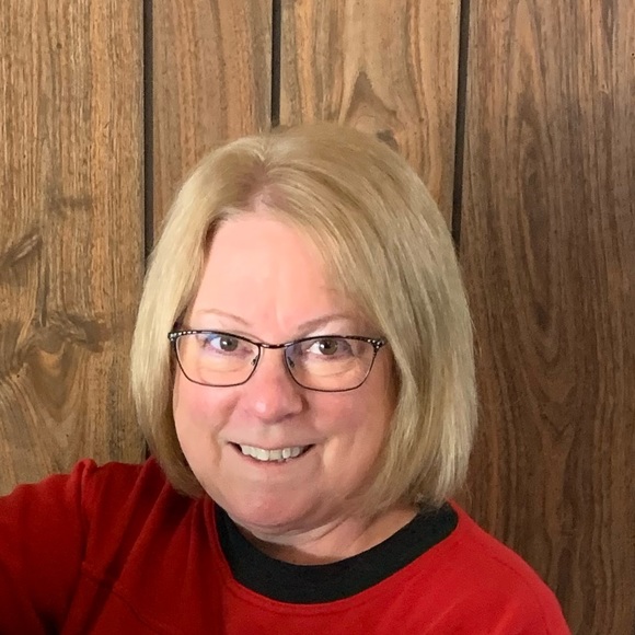 Profile Picture of Linda Benter (@bendalin) on Poshmark