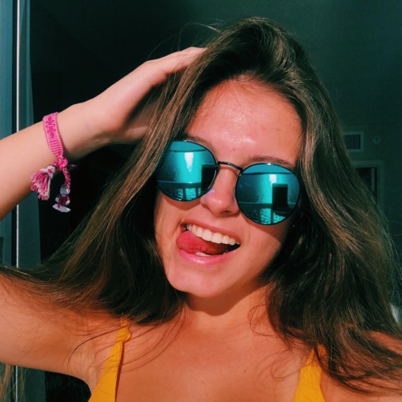 Profile Picture of Emily Capozzolo (@emilycapozzolo) on Poshmark