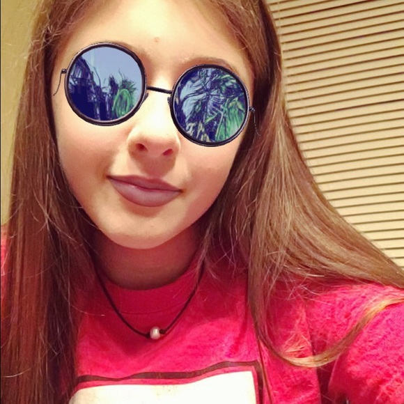 Profile Picture of Brianna Laird (@brianna_laird) on Poshmark