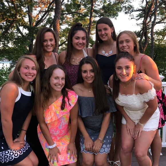 Profile Picture of Julia Tolfa (@jtolfa16) on Poshmark