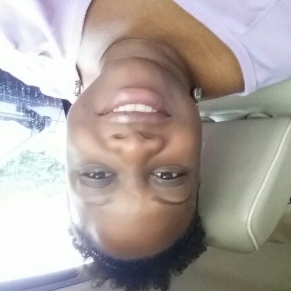 Profile Picture of Eulissa Walters (@ewalters6) on Poshmark