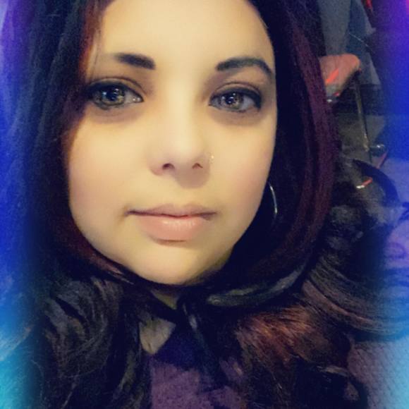 Profile Picture of Amanda Hansen (@sparkel812) on Poshmark