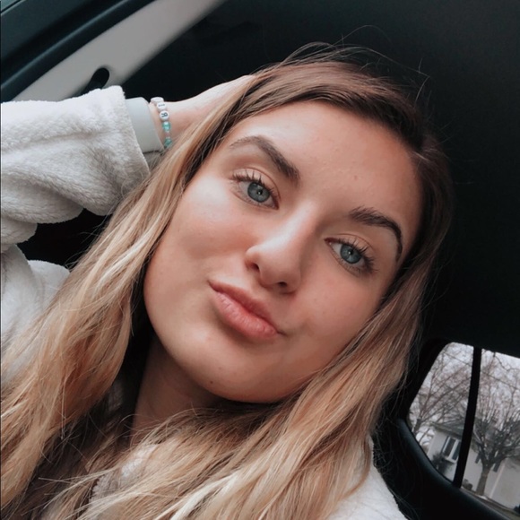 Profile Picture of Kierston Blunk (@kblunk20) on Poshmark