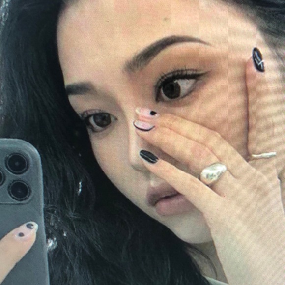 Craig Martinez - Poshmark Profile Picture of Craig Martinez (@elysehudson481) on Poshmark