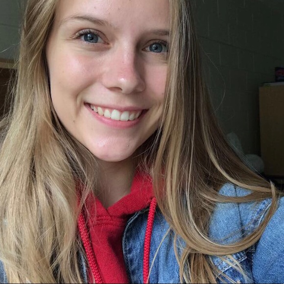 Profile Picture of Amy Ivany (@amyivany) on Poshmark