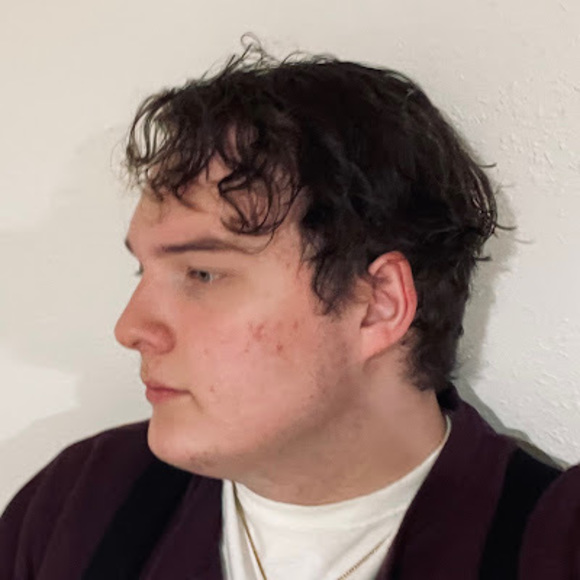 Profile Picture of Benjamin Kearns (@dylluer42) on Poshmark