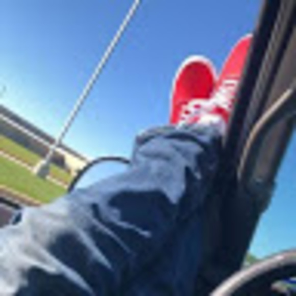 Profile Picture of Maylynn Gelston (@gelstonm) on Poshmark