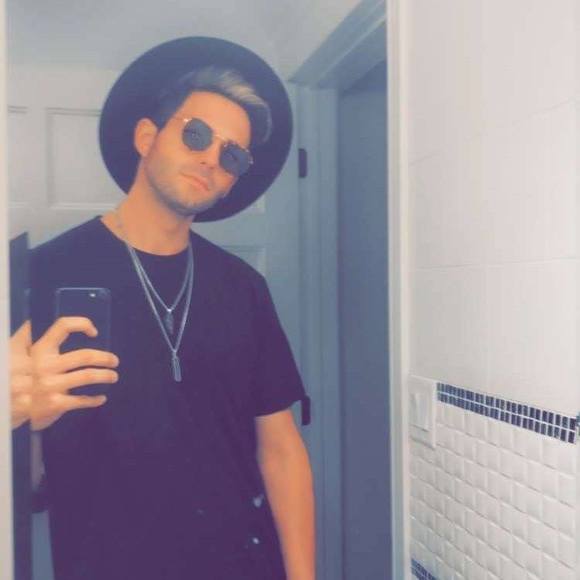 Profile Picture of Brandon Raye (@bszapiro) on Poshmark