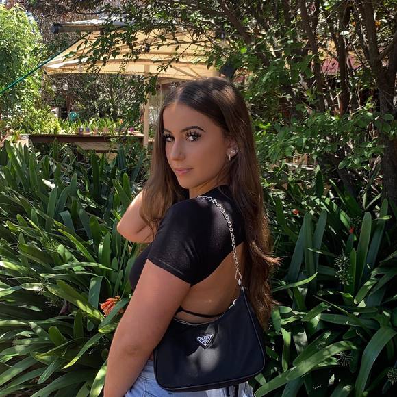 Profile Picture of Layla Bellantone (@laylabellantone) on Poshmark