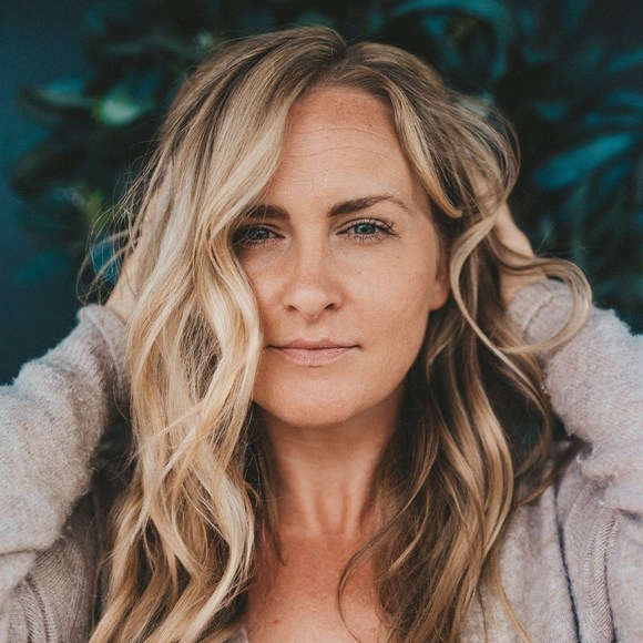 Profile Picture of Melinda Luksch (@fromthepacific) on Poshmark
