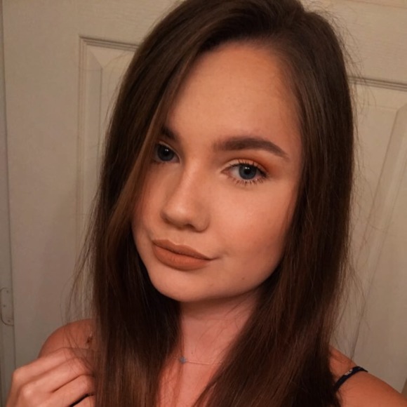 Profile Picture of Chrystiana Woodard (@cswebw) on Poshmark