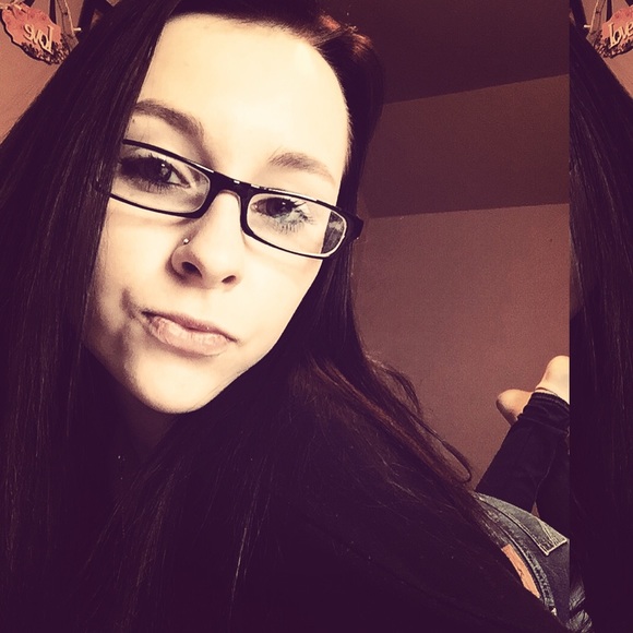 Profile Picture of Taylor Chapin (@tayyylorlynn) on Poshmark