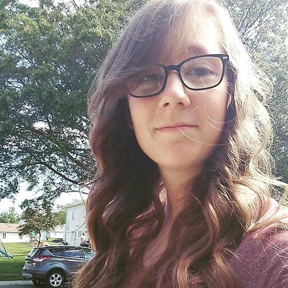 Profile Picture of Kelly Bahnemann (@kell03) on Poshmark