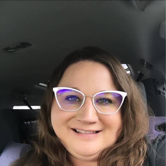 Profile Picture of Megan Desilva (@megan_desilva) on Poshmark