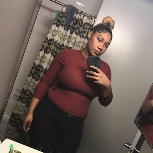 Profile Picture of Samira Galimore (@nelli3g) on Poshmark