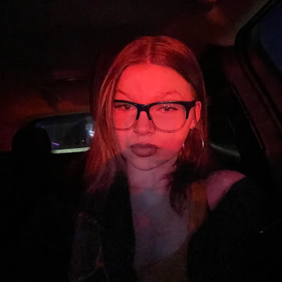 Profile Picture of Jasmine Bourgoine (@jasminebourgoin) on Poshmark