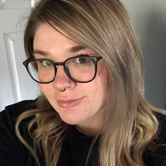 Profile Picture of Amber Huffman (@huffmana89) on Poshmark