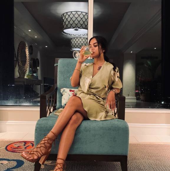 Profile Picture of April Almonte (@astridapril2006) on Poshmark