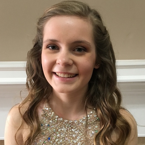 Profile Picture of Laney Smith (@laneys0711) on Poshmark