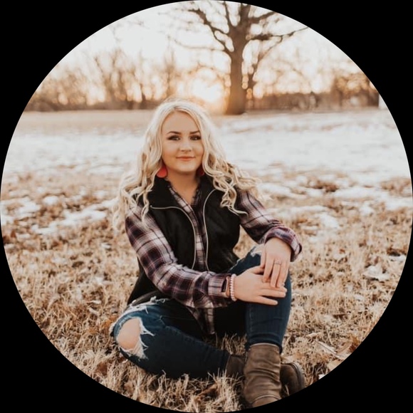 Profile Picture of Mykkah Carlburg (@mykkah_54) on Poshmark