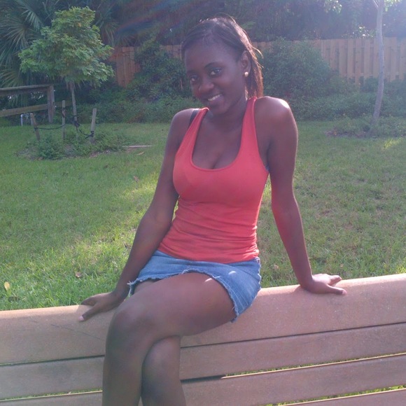 Profile Picture of Jennifer Traversiere (@j3nnylov3) on Poshmark