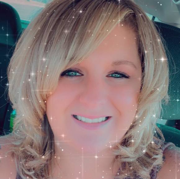 Profile Picture of Heather Bothwell (@hmb1185) on Poshmark