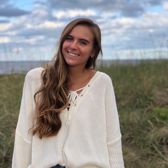 Profile Picture of Addy Thomas (@addisynelaine) on Poshmark