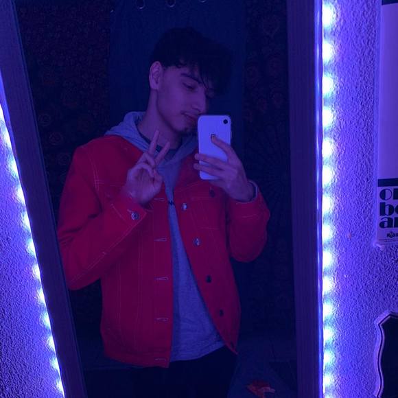 Brïãñ Silva - Poshmark Profile Picture of Brïãñ Silva (@alienlucario98) on Poshmark