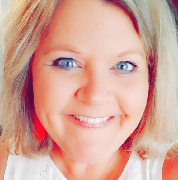 Profile Picture of Jami Blenner (@imajb) on Poshmark