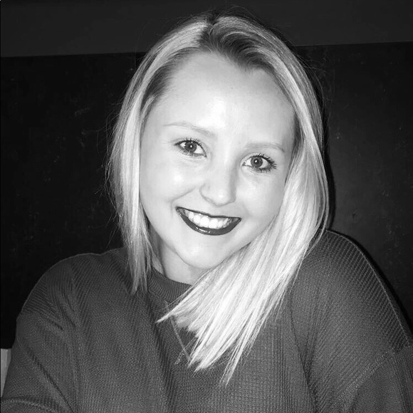 Lyndsey Hartgrove - Poshmark Profile Picture of Lyndsey Hartgrove (@lyndsey_lynn) on Poshmark