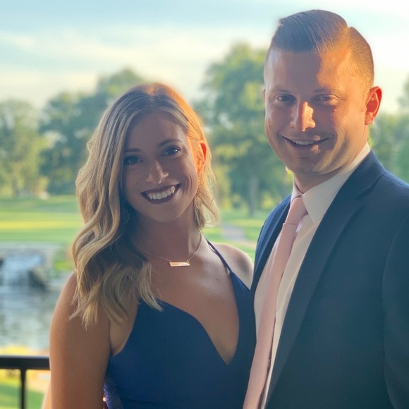 Profile Picture of Whitney Sterns (@whitneysterns) on Poshmark