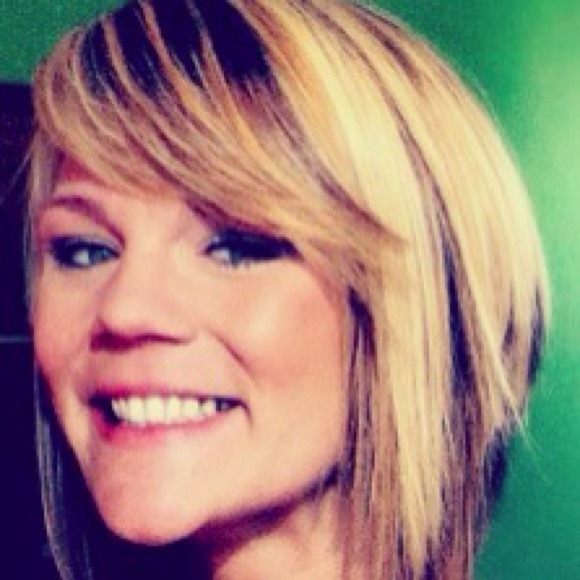 Profile Picture of Chantel Schultz (@chantelms) on Poshmark