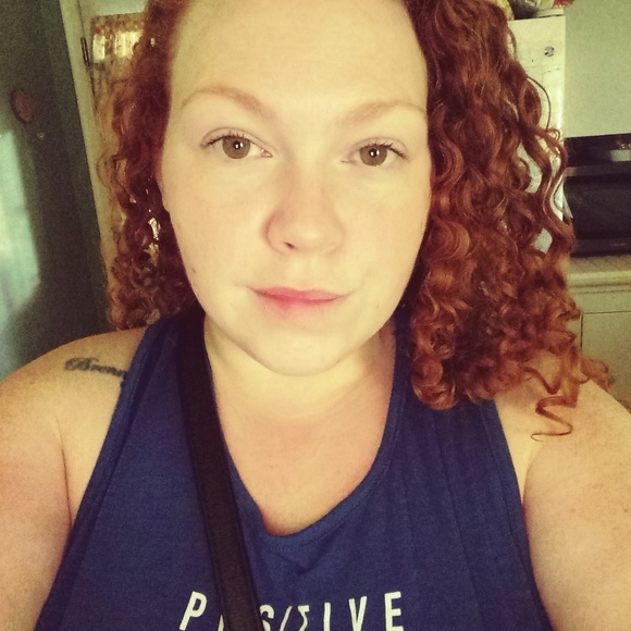 Profile Picture of Amy Armentrout (@alyn0212) on Poshmark