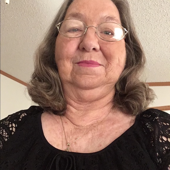 Profile Picture of Harriet Guyott (@lagranny17) on Poshmark