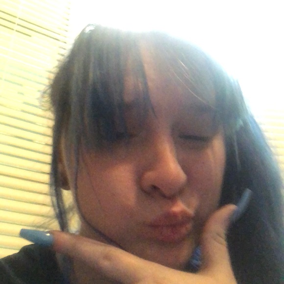 Profile Picture of Cheyenne Stapeleton (@cheyec74) on Poshmark