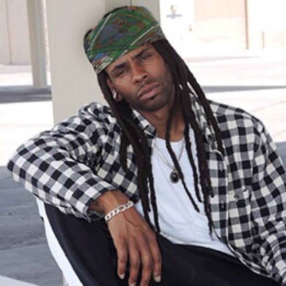 Profile Picture of De witt Washington (@th3witts) on Poshmark