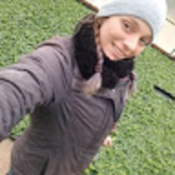 Profile Picture of Abigail Barrenger (@abarrenger92) on Poshmark