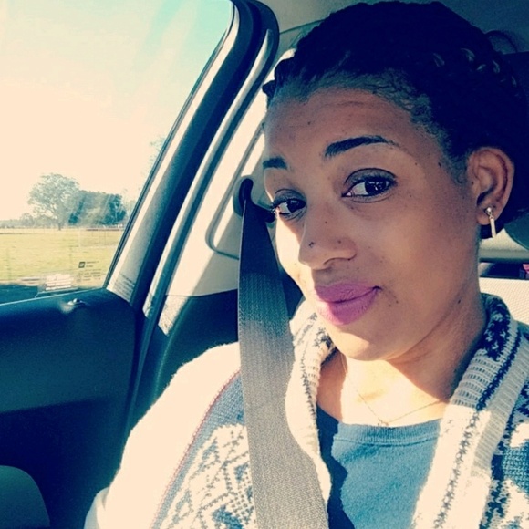 Profile Picture of Crystal George (@londa3) on Poshmark